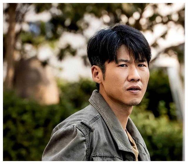 张艺谋肯定:清醒的王骁,踏上中国男演员的新征程!_演艺圈_梦想_表演