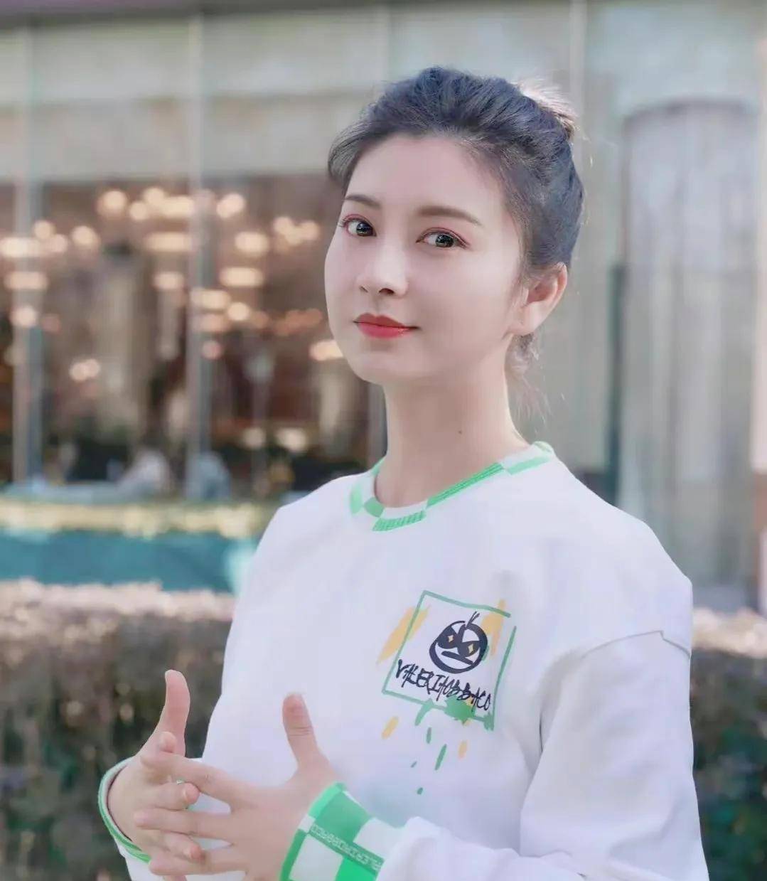 吃饭路上白捡一个老公,如今低调幸福10年,斓曦真的命太好_程翔_时候