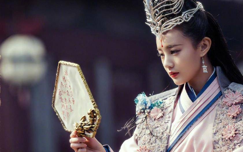 一出道就被于正力捧的李一桐,出道仅五年,就演过多次女主角_作品_影视