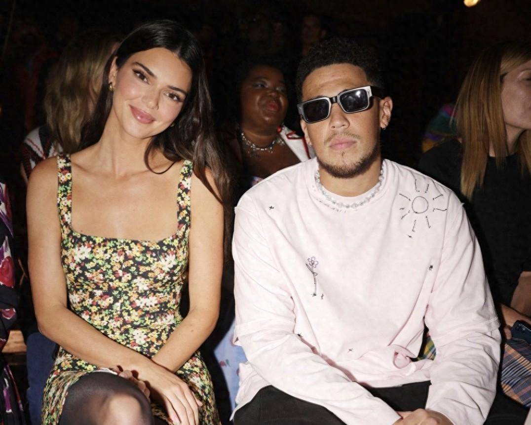 tmz:布克与詹娜疑似旧情复燃,双方近期一起的时间越来越多_德文_情侣