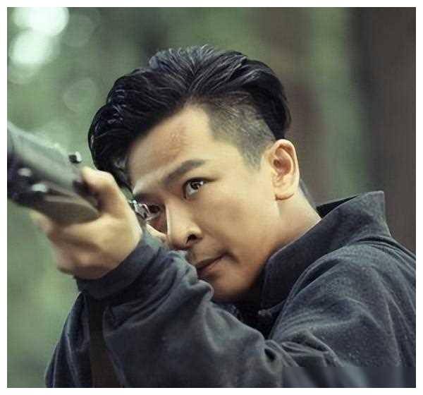 消失多年的45岁男子 于毅,踏上崭新人生!_观众_舞台剧_选择了