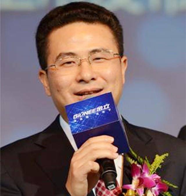 一把牌输7亿美金,专利拍卖无人问津,金立手机创始人的人生败局_刘立荣