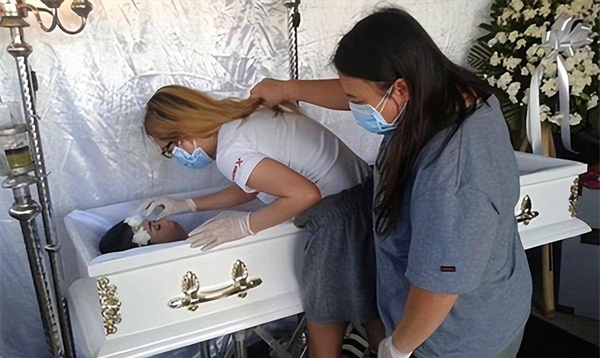 一个90后女孩亲手筹划好自己的葬礼后,安静地离开了_拉辛·普雷贡塔