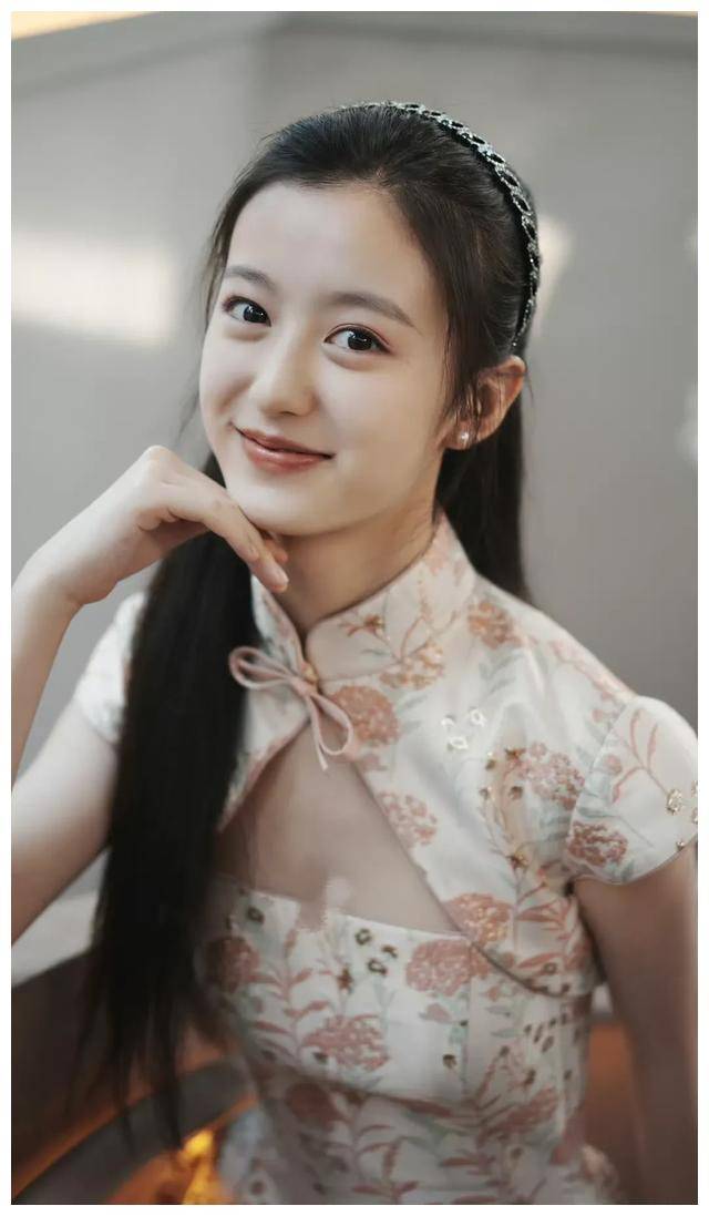 05后小花,裴佳欣刷屏如艾米,一在播一杀青一在拍._小时候_角色_田曦薇