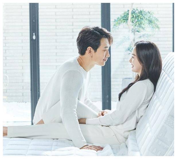 亚洲天王花9000块娶国民女神,3亿豪宅里没有像样家具,有多抠?