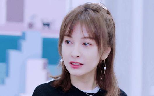 关晓彤的冰箱,沈月的冰箱,吴昕的冰箱,看到彭昱畅:男女生差别这么大