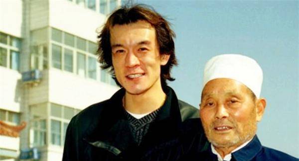 因iphone12大火的王守义十三香,60岁白手起家,靠8分钱毛利年入3亿