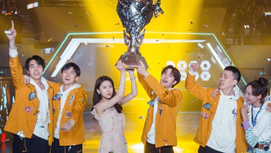 许凯程潇同框配一脸,看到男二:追剧满足了_电竞_观众们_男女