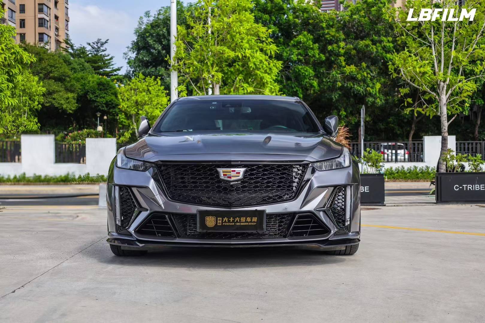 凯迪拉克ct5-lb改色膜超亮金属钨钢,颜色介于黑和灰之间