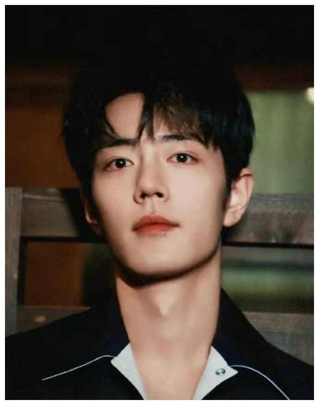 肖战机场遭私生围堵,怒斥代拍!太疯狂了!_行为_明星_劝告