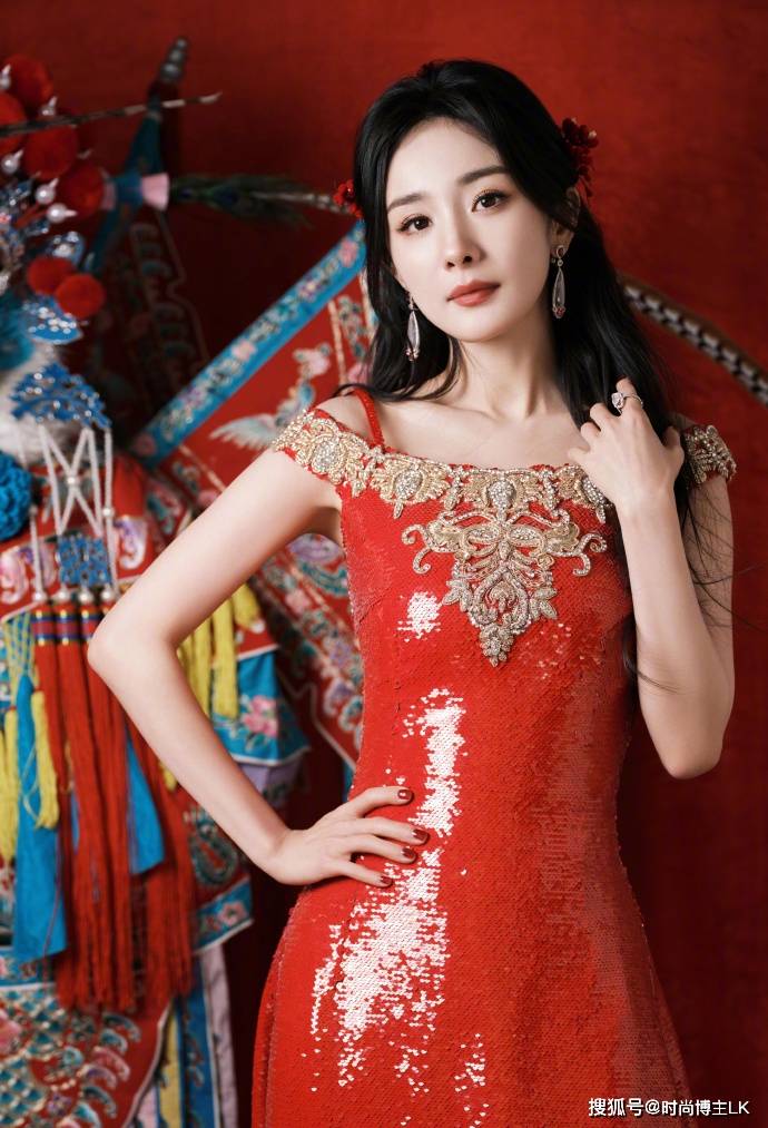 杨幂春晚大出风头!