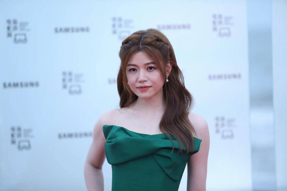 陈妍希越来越大胆!