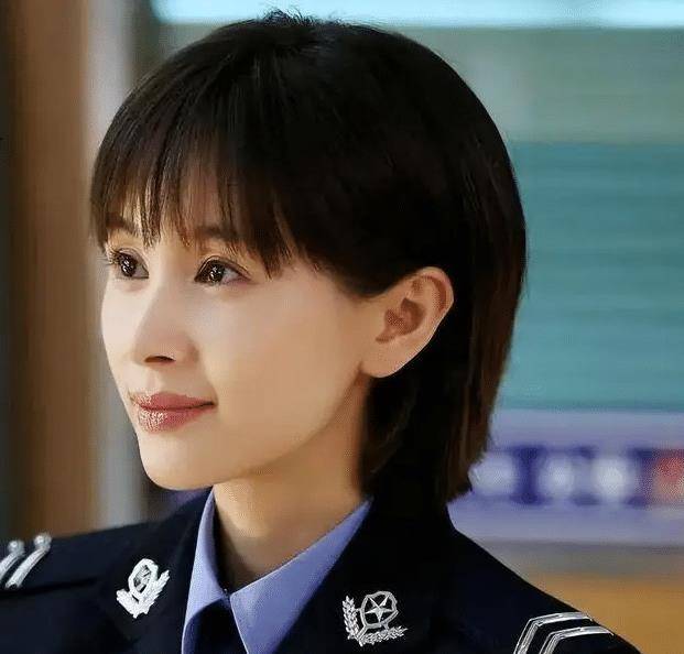 同样扮演女警察:杨颖姚安娜王子文都是来搞笑的,就她最经典_气质_角色