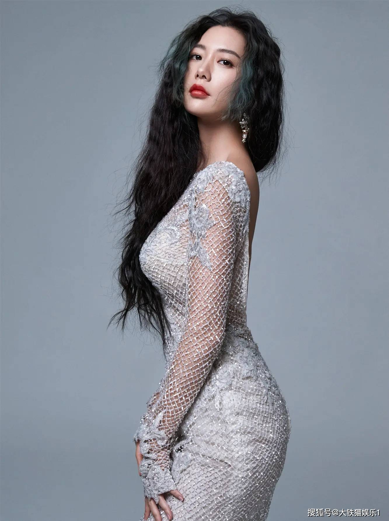 另外,戚九州,柳明明等也都是名不见经传的小演员,许绍洋曾经红极一时