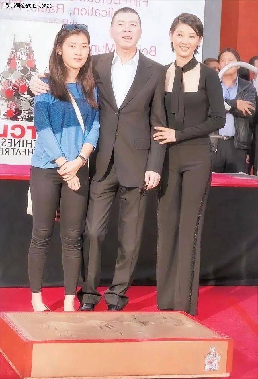 继母看着比女儿年轻,冯思羽太像冯小刚_时尚_徐帆_态度