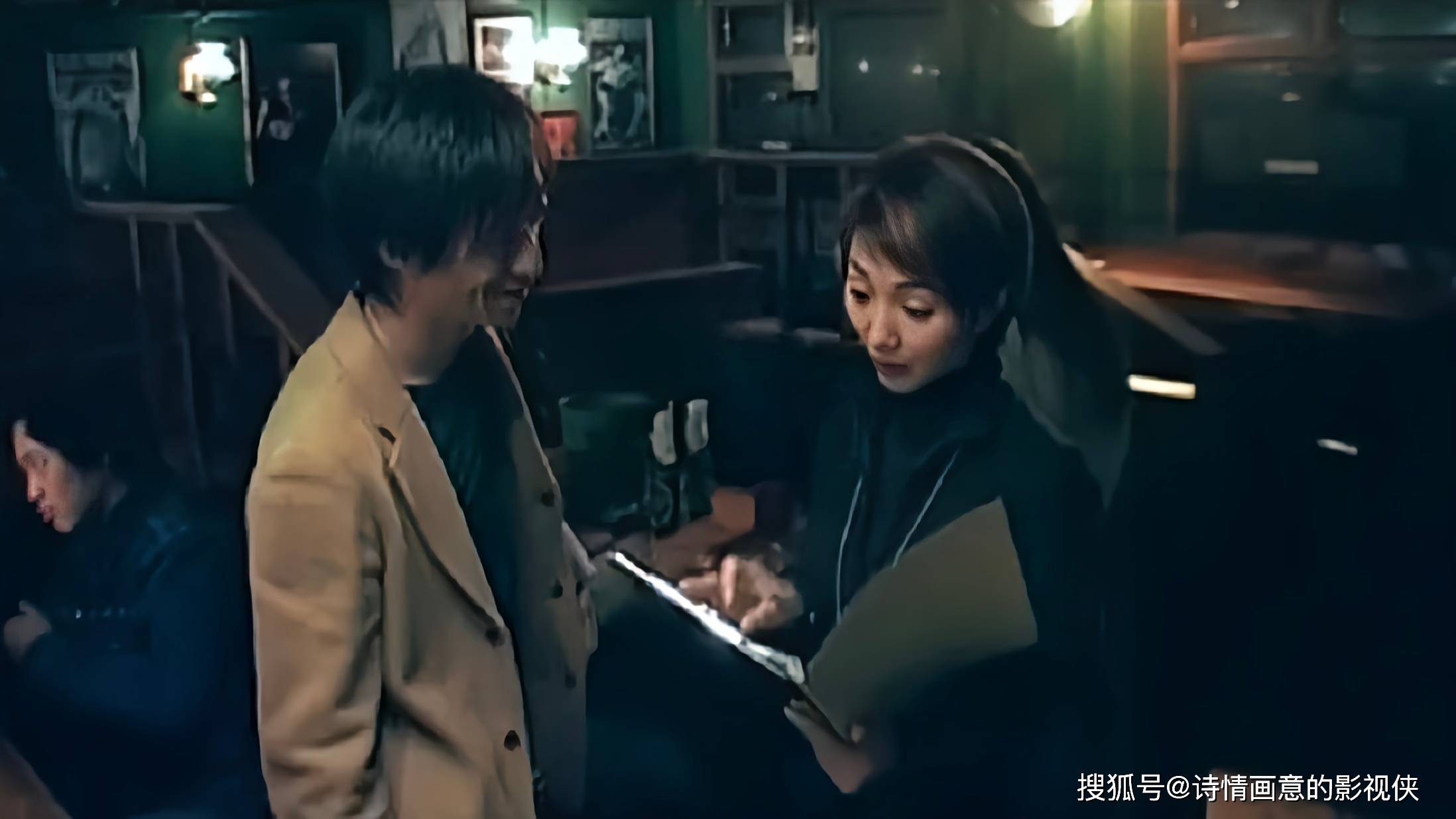 总的来说,《痛爱》这部电影通过两个短片的故事,深刻地探讨了爱情的