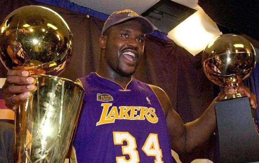 在为球队效力的8个赛季里,他帮助球队实现三连冠,让湖人成为联盟最强