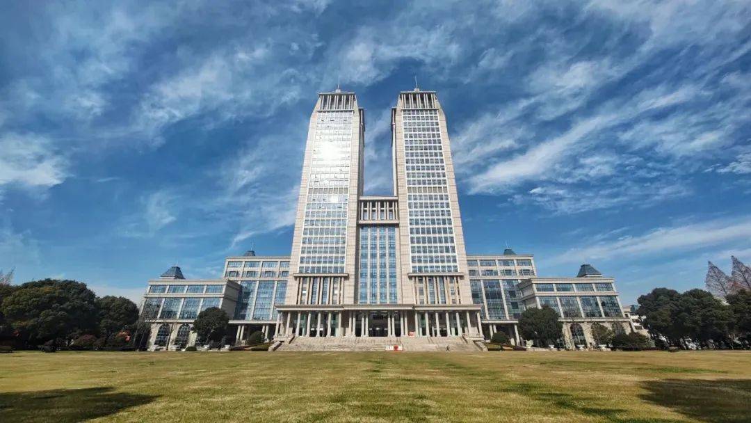 复旦大学简介符合申请条件且通过评估的,我们会尽快与您取得联系并