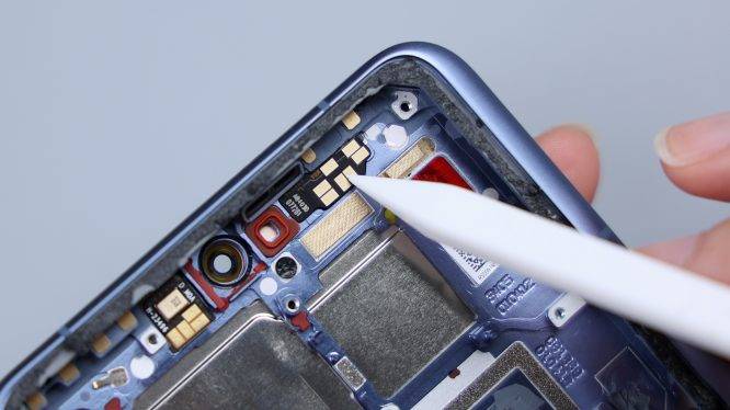 小米14 ultra首发拆解:把"老瓶装新酒"玩出新高度_盖板_金属中_散热