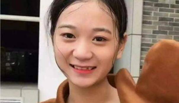 小学没毕业的董事长张曼如,23岁拥78亿身家,人生履历全靠编_女孩_产品