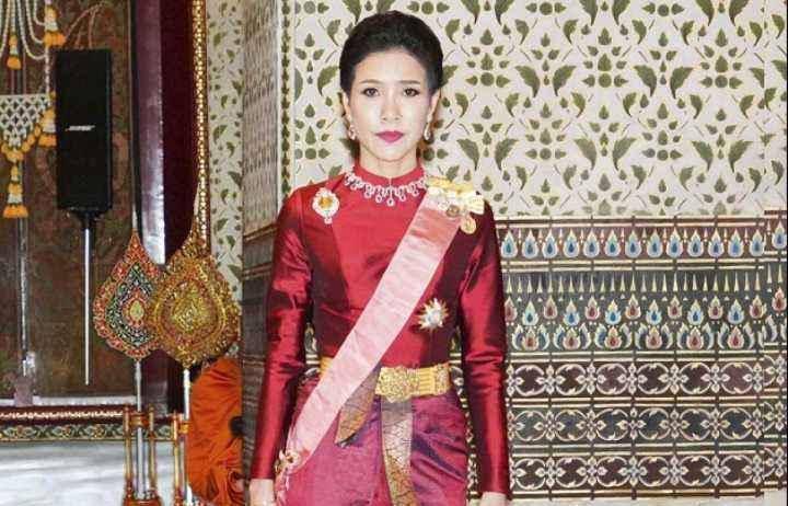 穿紫色衣服很高级,可和王后c位距离远_妮娜_穿着_长裙