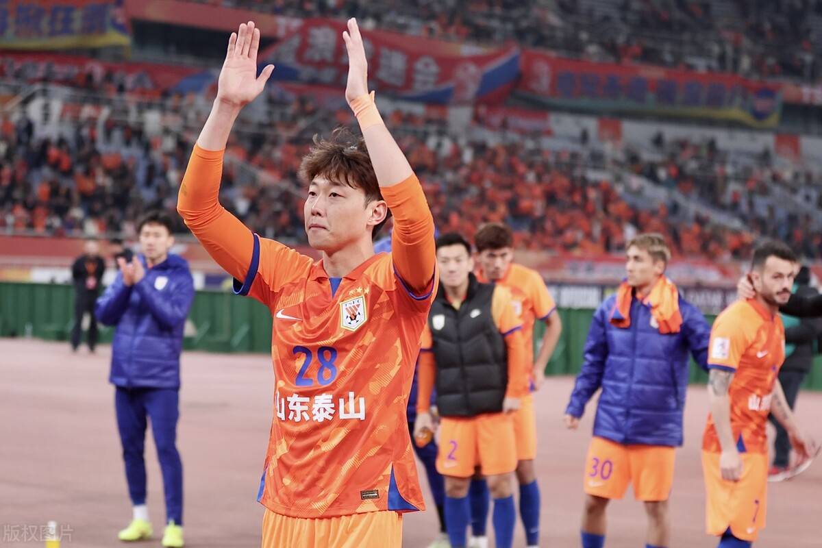 让鲁能两个位置意外迎来久违的新面孔,表现已获认可_泰山队_高准翼_右