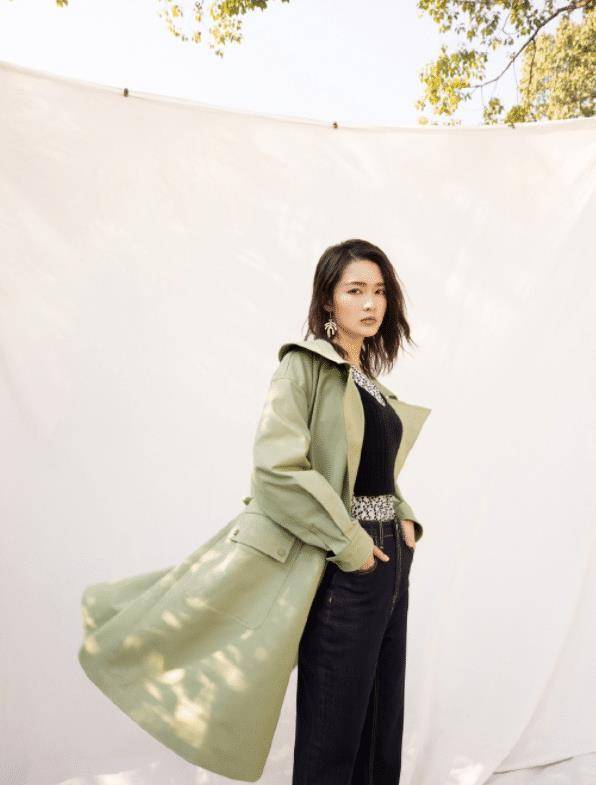 李沁走红后放开了,内搭外穿超前卫,不愧是"宅男女神"_网友_时尚_演技