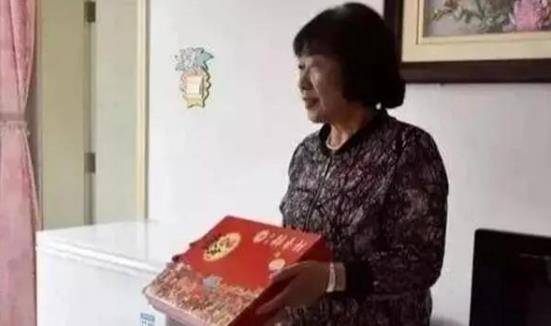 寒门学子上学曾受老师帮助,长大后送房子回报老师,只