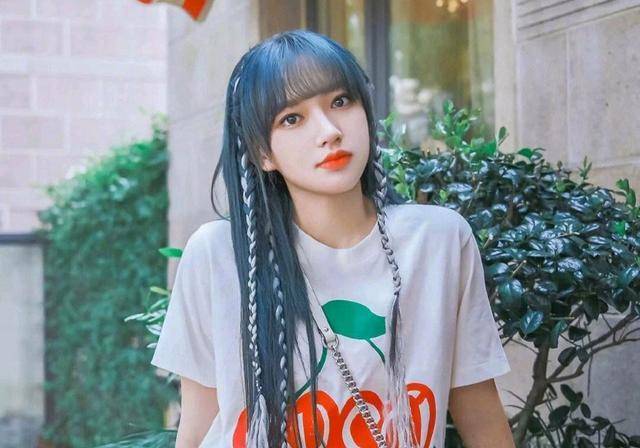 乐华娱乐自然不想让程潇离家出走,除了王一博,她是为数不多可以拿得