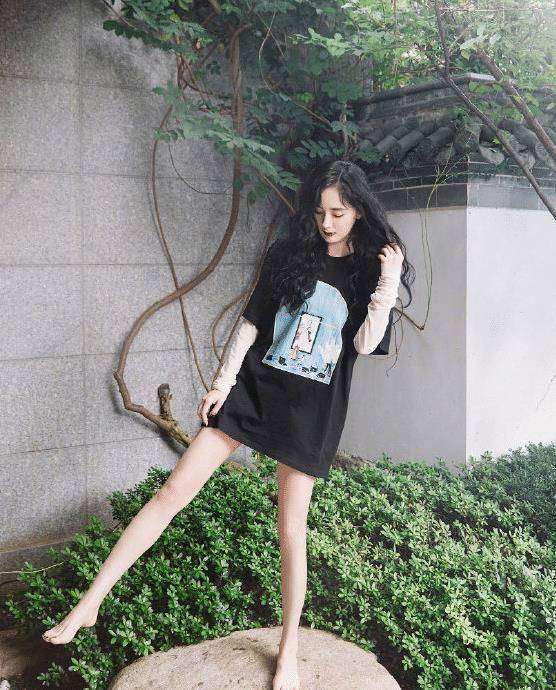 有种女神坐叫"夹角坐",双腿缝隙不到1cm,体重超90斤都学不来_杨幂