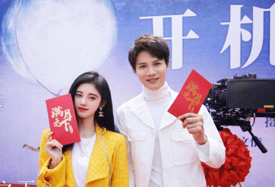 鞠婧祎首部现代偶像剧开机,和男主的cp感太绝了,光看合照就被甜到!