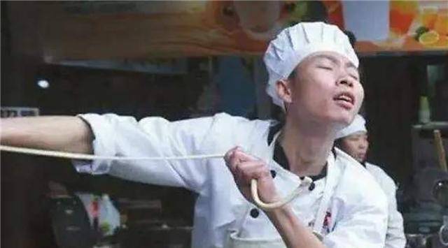 一夜爆红的拉面哥:甩掉老板自立门户,迎娶女粉丝,如