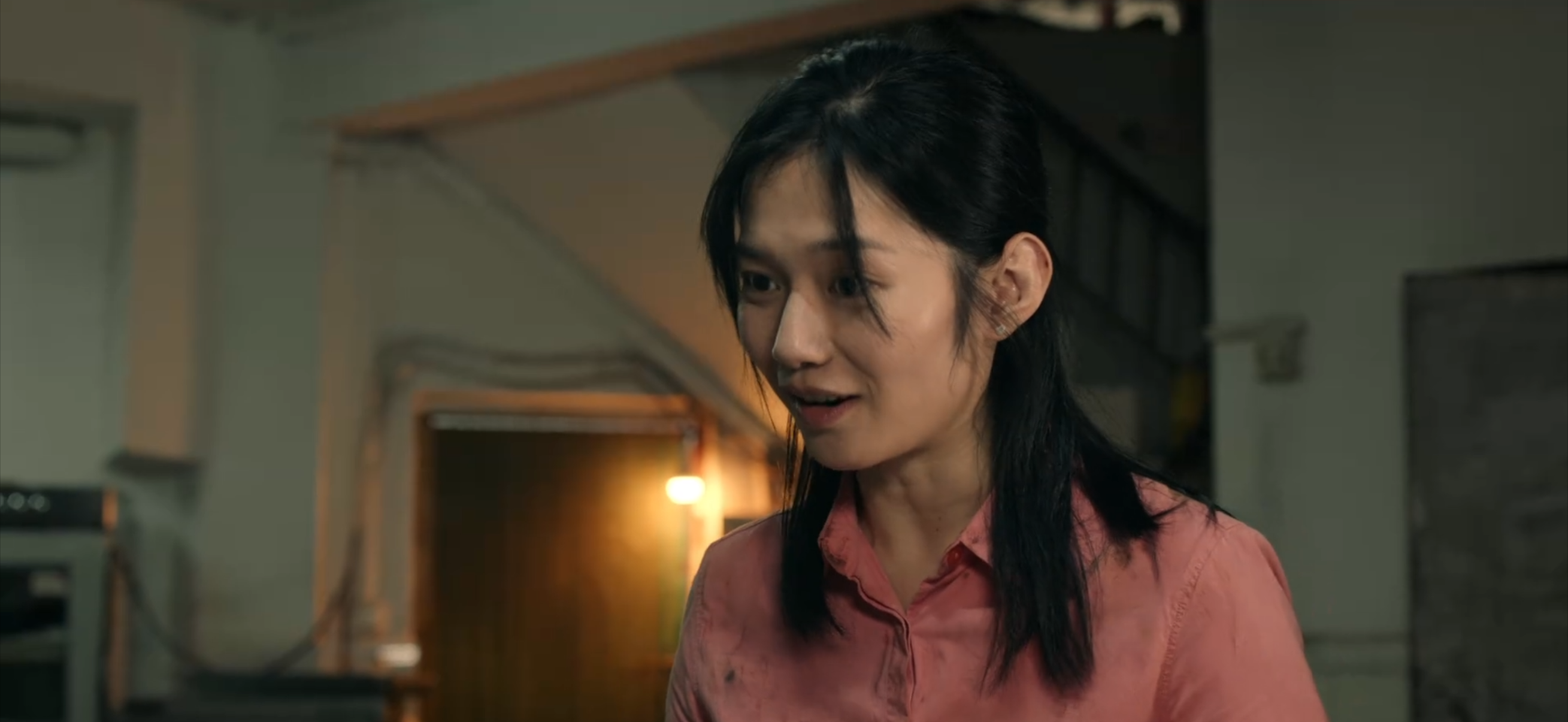 在最新的剧集中,贺鸿章被警察抓住,为了保命,他立马供出了同伙黄宗伟