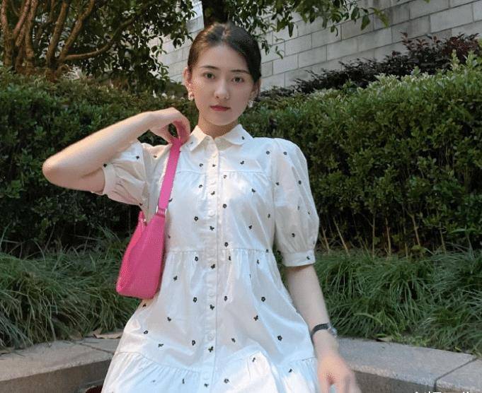 青年女演员分手,感情结束时间在意料之中,女方这下可以冲事业了_梁洁