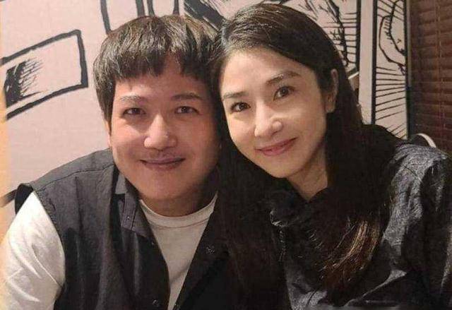 1994年成为最上镜的港姐后,黄莺凭借《宋家的晚餐》成为广为观众熟知