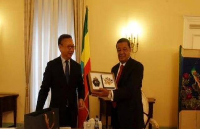 他本硕博都就读北大,当上总统后感恩中国,视中国为"