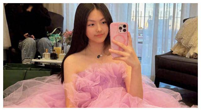 王诗龄豪宅内景曝光!大女主自拍尽显贵气,惊艳网友眼球.