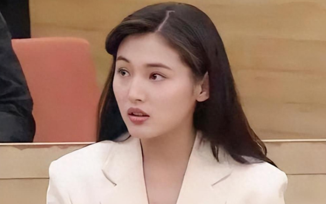 周海媚,一位清新脱俗的美女.