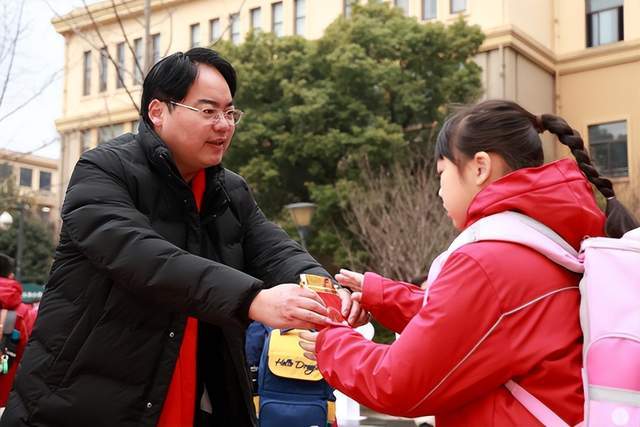 龙腾虎跃,未来可期——杭州市文澜小学举行开学活动_学期_中国_师生