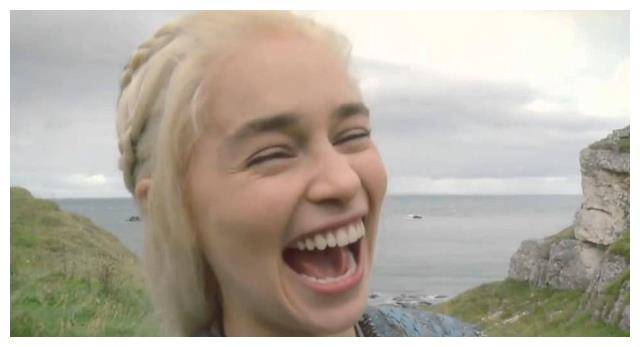 艾米莉亚_笑容_一面