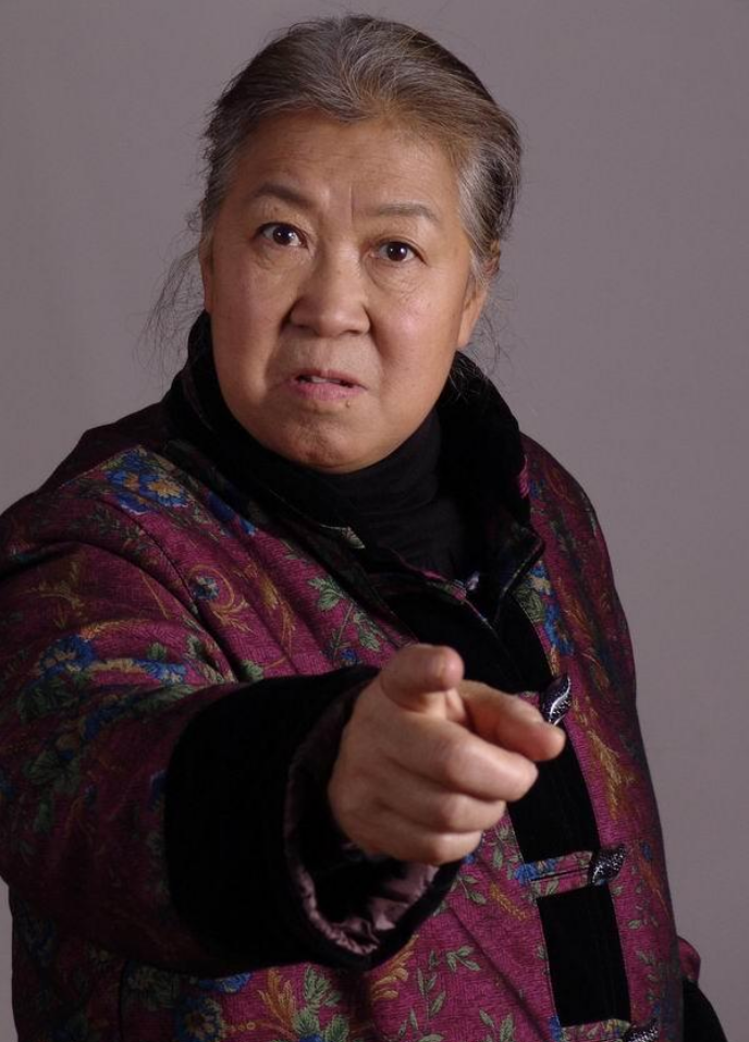 演员薄贯君:凭《闪闪的红星》走红,当红时隐退,妻子也是好演员_发展