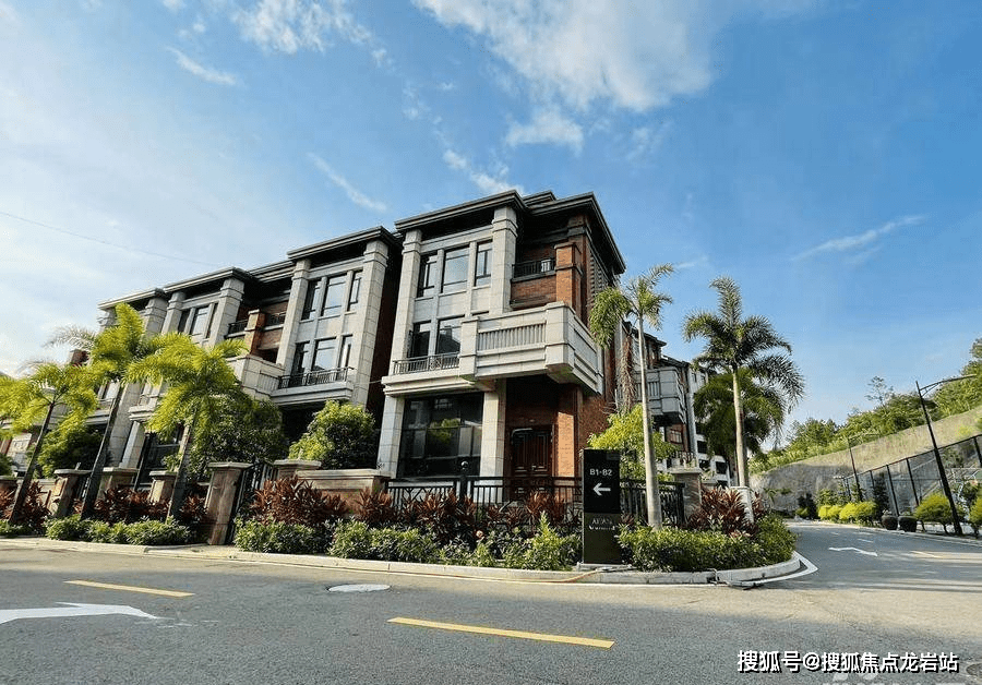 距离动车站15分不足半小时,距离泉州西湖公园几公里