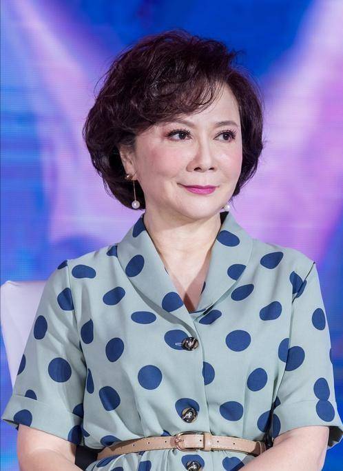 原来他就是蔡明儿子,隐瞒37年不公开,是蔡明的骄傲也是最大心结_丁丁