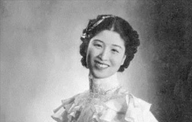 她相貌出众,为革命事业屡次推迟婚约,被捕后特务都不