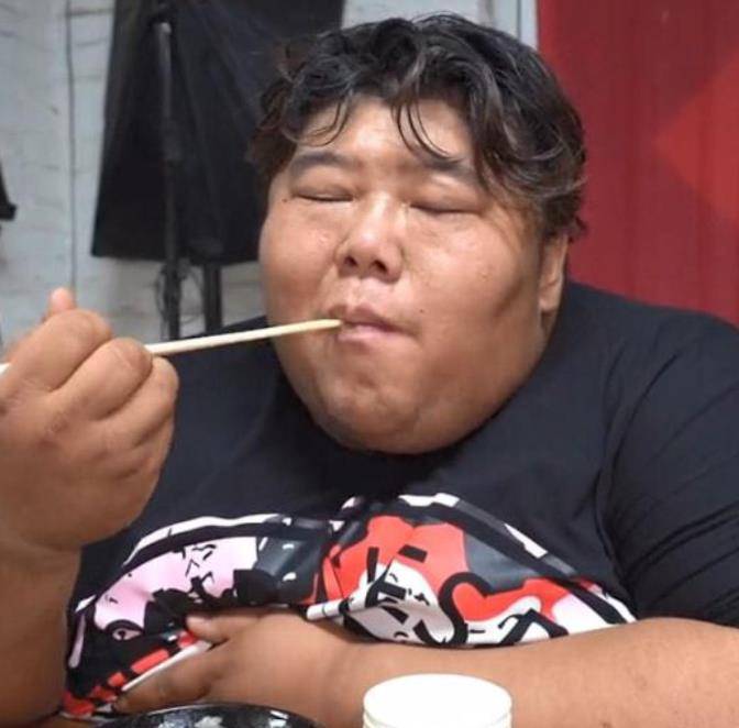 侯钰_体重_父母