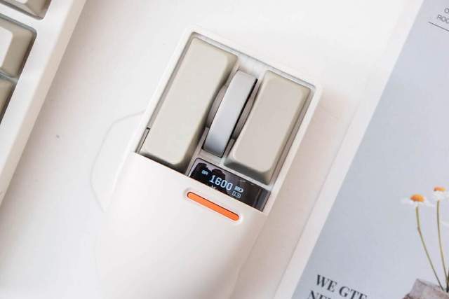 洛斐小方98三模机械键盘体验:复古感设计,手感软弹,久敲不累