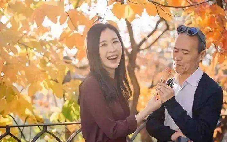 3岁女儿同行,田朴珺脖颈纹身抢眼_古天乐_网友_带着