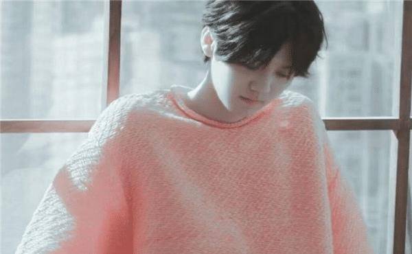 这里面的导师有大家非常熟悉的鹿晗,黄子韬,毛不易等,《创造营2022》