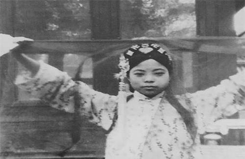 婉容被溥仪打入"冷宫"长达10年,被救出后,她的一句话惹人心疼_中国