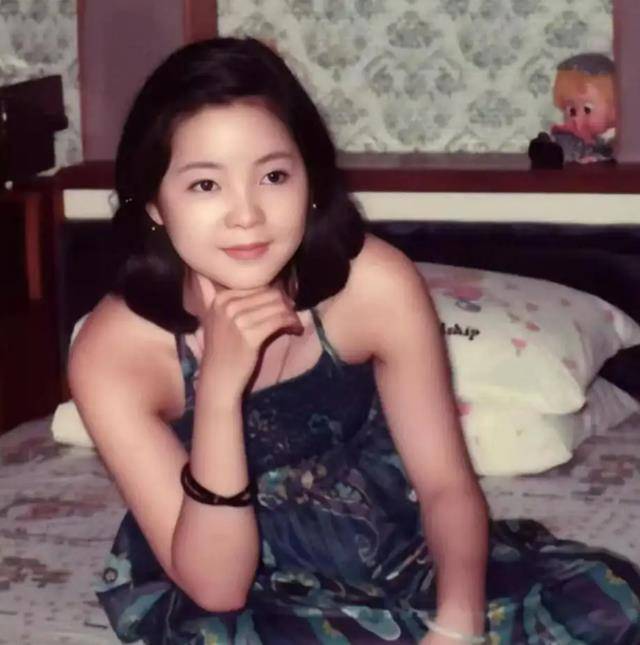 39年前,邓丽君当众亲吻一位战士,现今这位战士过得如何?
